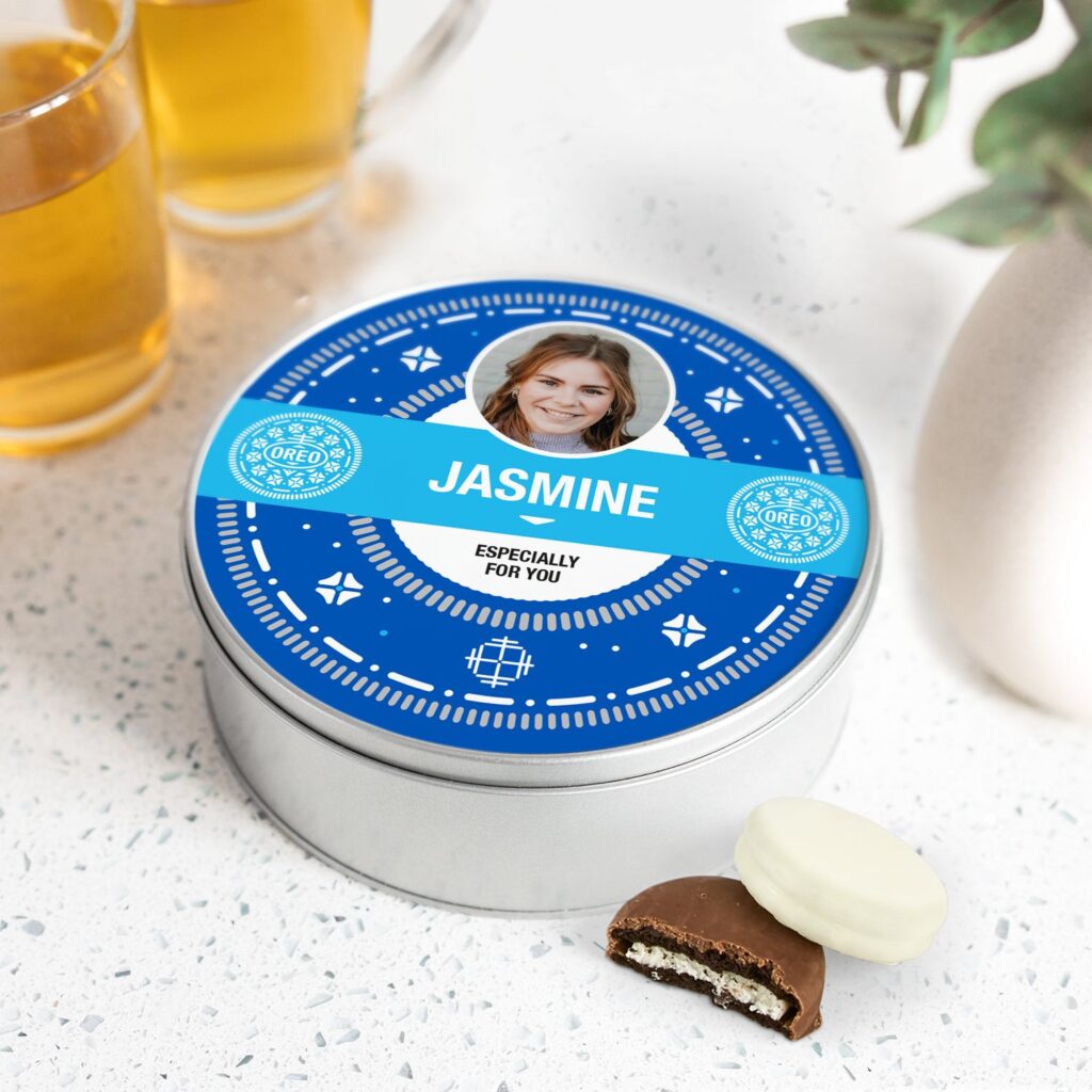 Painettu lahjapurkki täynnä Oreo-keksejä - Pyöreä